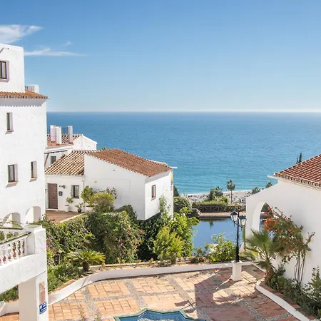 Апартаменты Capistrano Playa, 2 Bedroom & Free Wi-fi Нерха